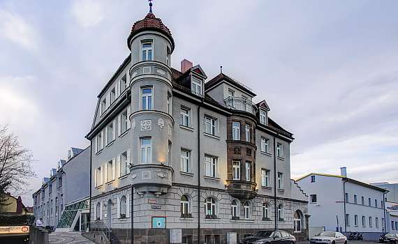 Aussenansicht Centro Hotel Nuernberg Gebäude mit Turm