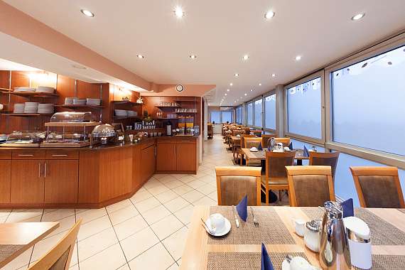 The breakfast room of Centro Hotel Mondial in Munich