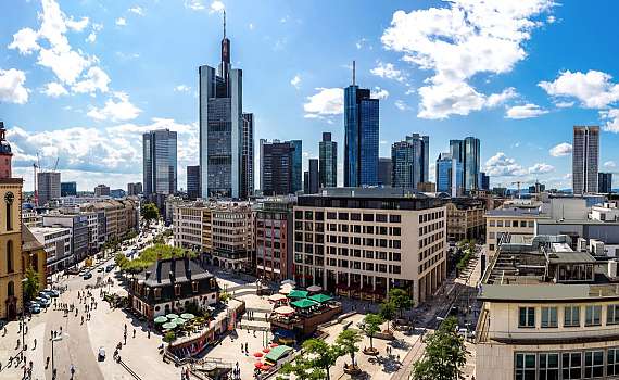 Sie wollen Frankfurt besichtigen, die St- Katharinenkirche und die Hauptwache? Mit den Centro Hotels übernachten Sie immer zentral und können die ganze Stadt erkunden.
