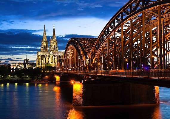 Bei Ihrem Ausflug nach Köln darf eine Übernachtung in einem Centro Hotel nicht fehlen.