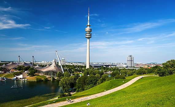 The Munich TV tower can be seen from the entire inner city - and from the rooms of the Munich Centro Hotels.