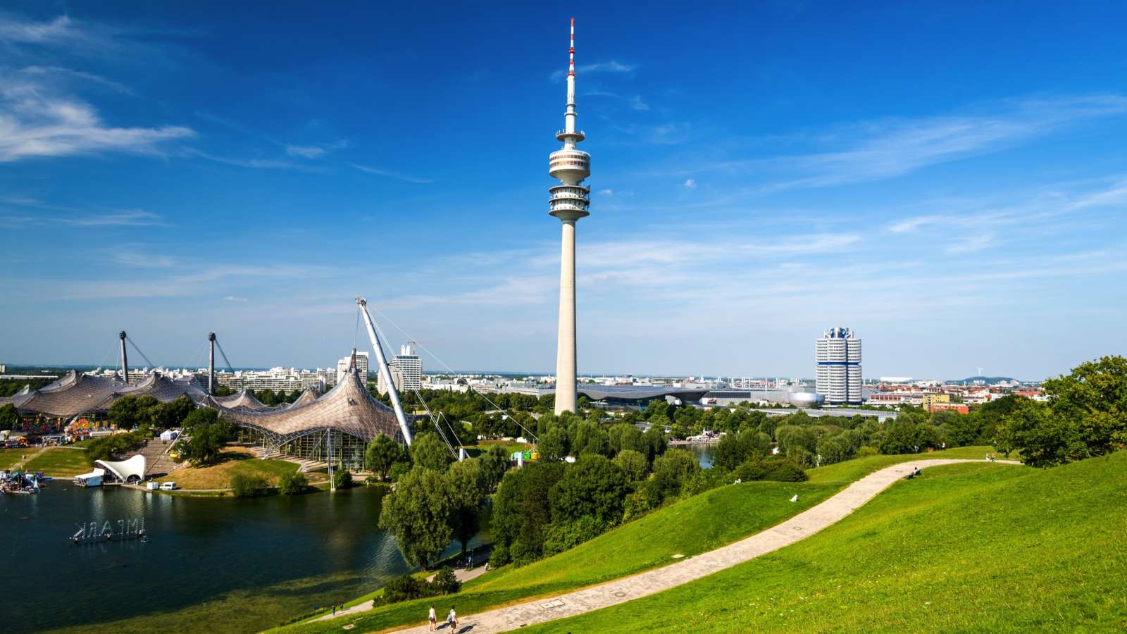 Der Münchner Fernsehturm ist in den ganzen Innenstadt zu sehen – auch von den Zimmern der Münchner Centro Hotels aus.