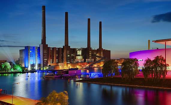 You can reach the VW-Kraftwerk in Wolfsburg in a few minutes by car from Centro Hotel Alter Wolf.