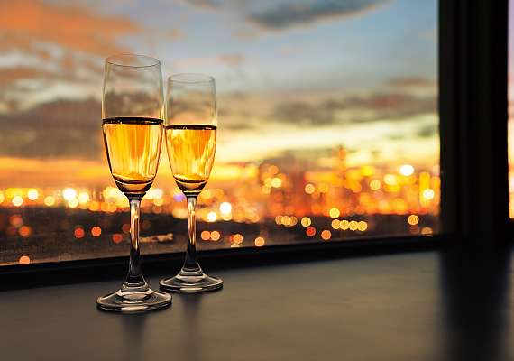 Centro Hotels are always centrally located - enjoy the evening in the middle of the city and share a toast with your favourite person!