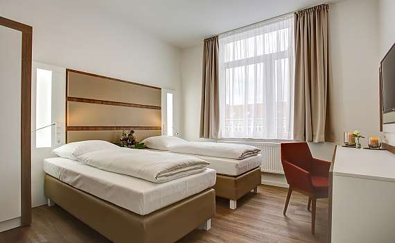 A double room with separate beds in the centre of Hanover