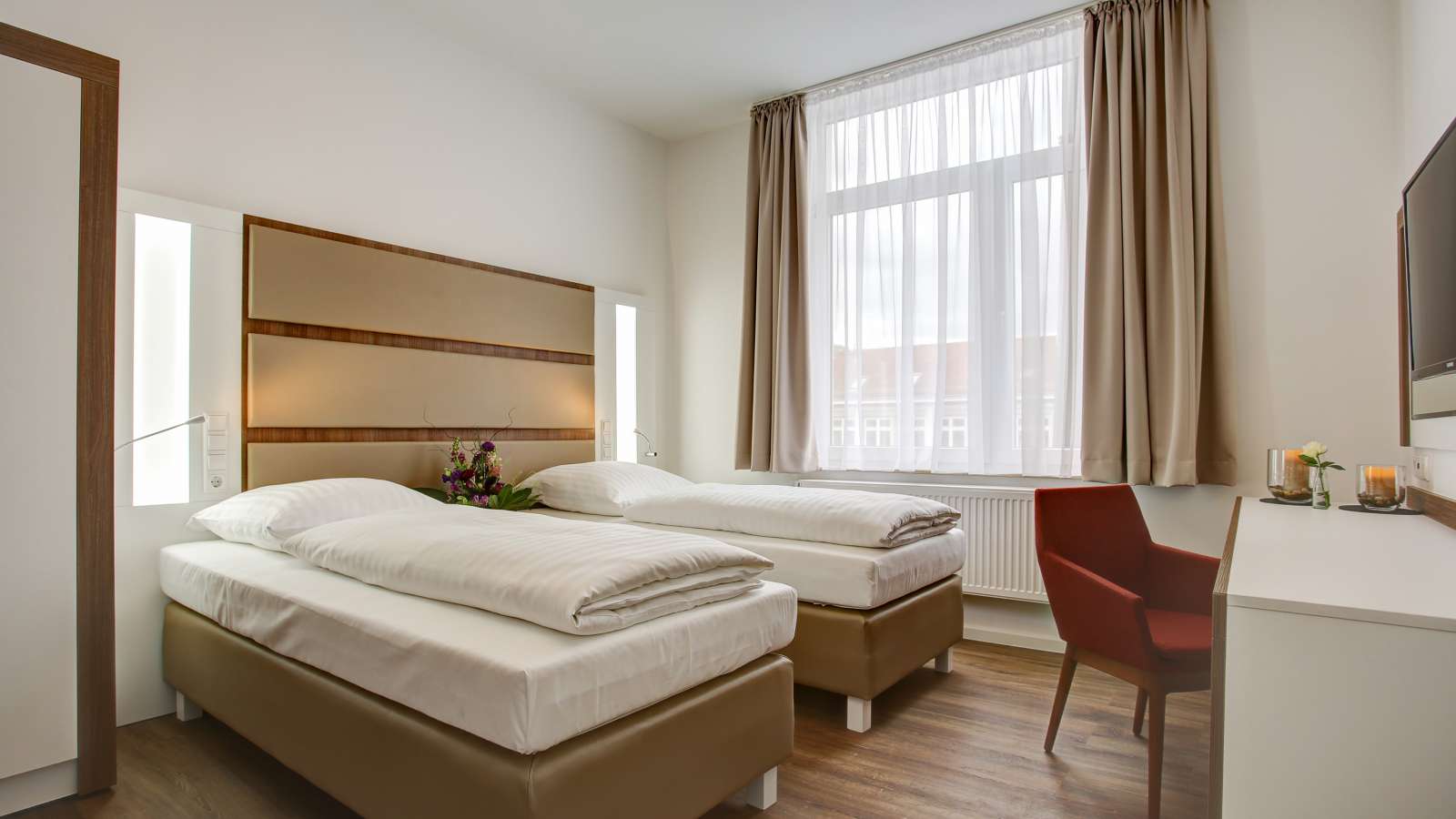 A double room with separate beds in the centre of Hanover